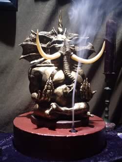 chaugnar-faughn-statue-small